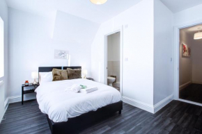 Modern 6 Bed 3 Bath House